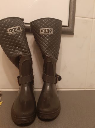 Botas agua Mustang n37 de segunda mano por 8 EUR en Palencia en WALLAPOP