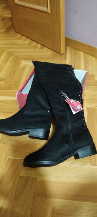 Bota mosquetera Xti de segunda mano por 15 EUR en Pocomaco en WALLAPOP