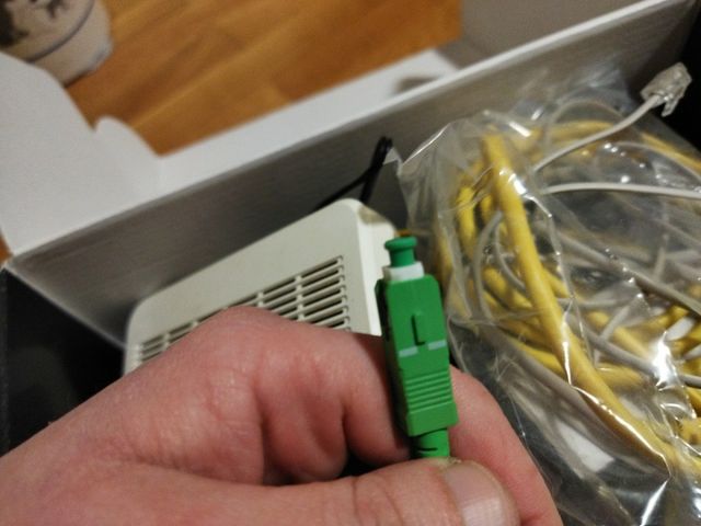 Router + Cable Ethernet