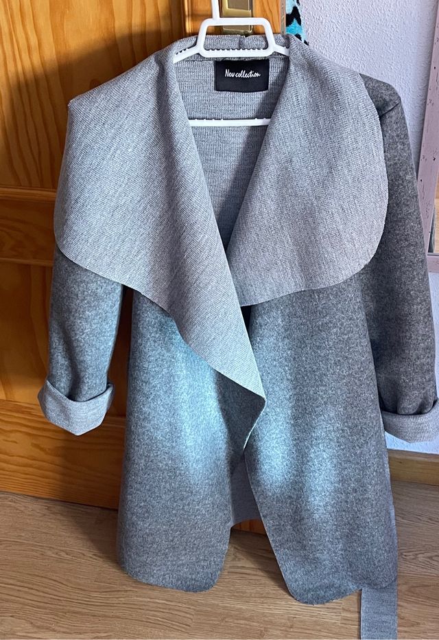 Chaqueta larga/ gabardina gris