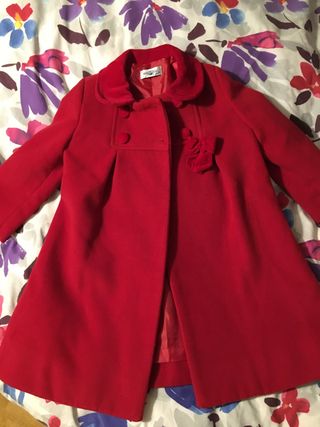 Abrigo de paño rojo. Miranda. Talla 4 años. Buen e de segunda mano en  Burgos en WALLAPOP