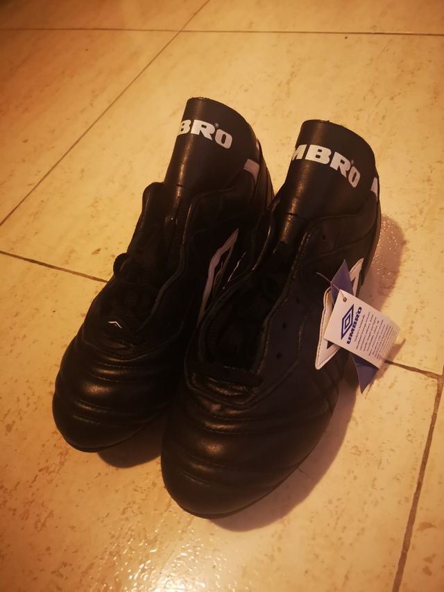 Botas de futebol em pele n.º 41.5. UMBRO