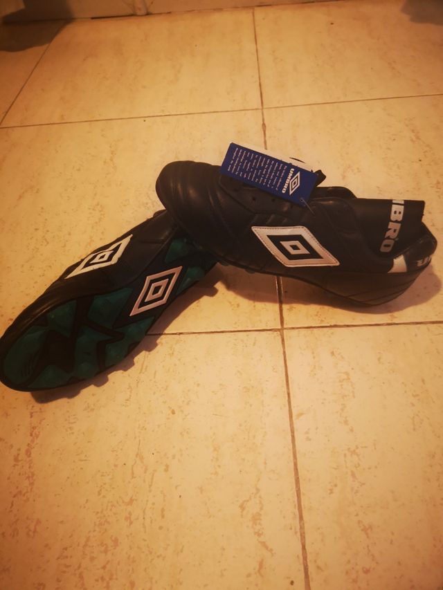 Botas de futebol em pele n.º 41.5. UMBRO