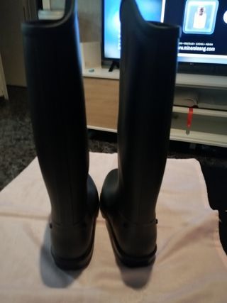 Botas de agua sirven para ir a la nieve de segunda mano por 10 EUR en  L\\'Hospitalet de Llobregat en WALLAPOP