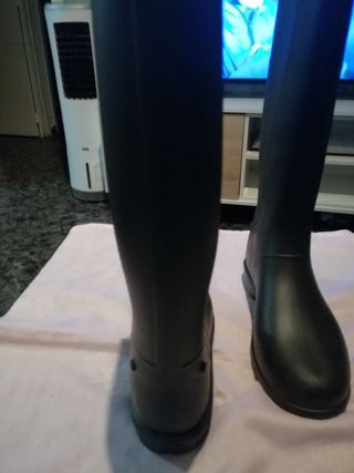 Botas de agua sirven para ir a la nieve de segunda mano por 10 EUR en  L\\'Hospitalet de Llobregat en WALLAPOP