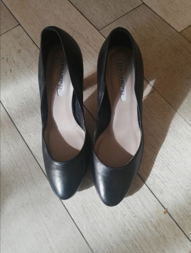 Décolleté di pelle nera