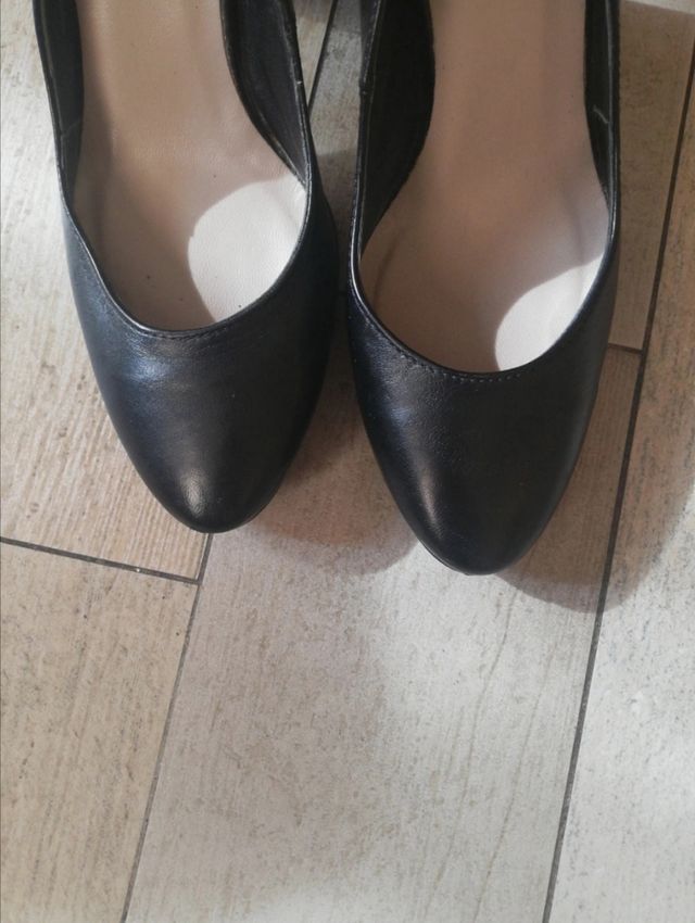 Décolleté di pelle nera