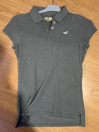 Polo gris de Hollister de segunda mano por 15 EUR en Guadalajara en WALLAPOP