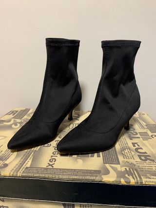 Botines negros MARYPAZ de segunda mano por 6 EUR en Ponferrada en WALLAPOP