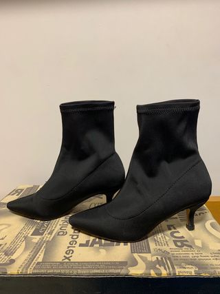 Botines negros MARYPAZ de segunda mano por 6 EUR en Ponferrada en WALLAPOP
