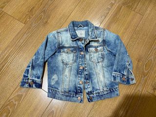 Cazadora vaquera bebé ZARA de segunda mano por 15 EUR en Valencia en  WALLAPOP