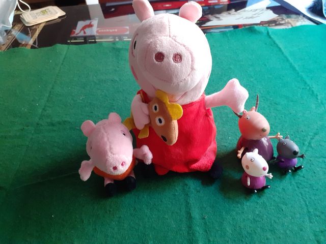 Peluche + minipeluche + 3 juguetes Pepa Pig