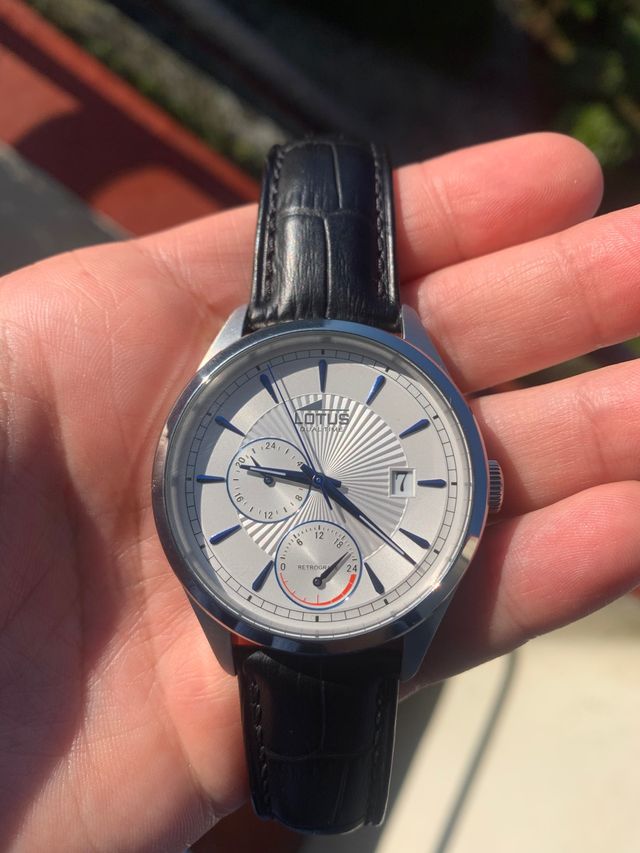Reloj lotus