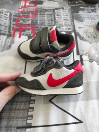 Zapatillas Nike número 21 de segunda mano por 10 EUR en Pamplona en WALLAPOP