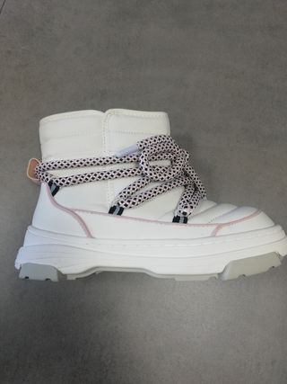 Botas nieve Zara NUEVAS de segunda mano por 15 EUR en Torrejón de Ardoz en  WALLAPOP