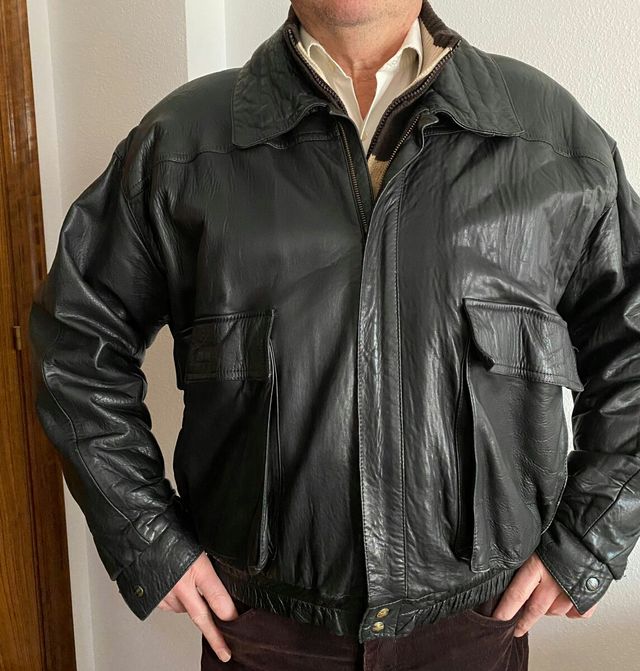 Cazadora de caballero de piel, negra.