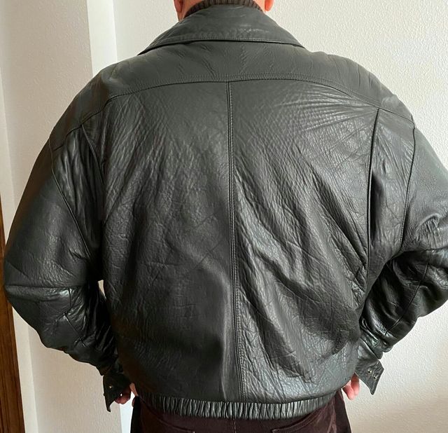 Cazadora de caballero de piel, negra.