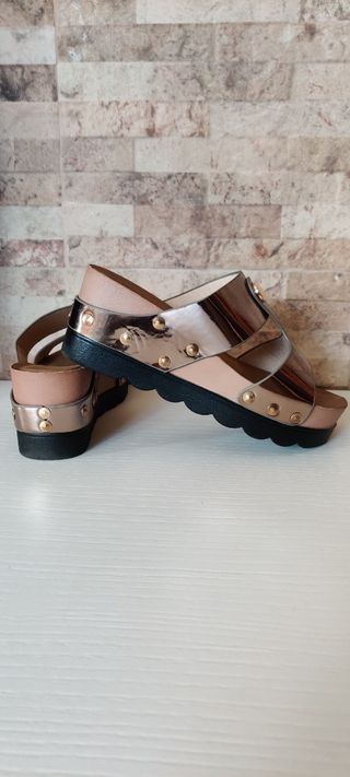Sandalias con poca plataforma de segunda mano por 10 EUR en Cartagena en  WALLAPOP