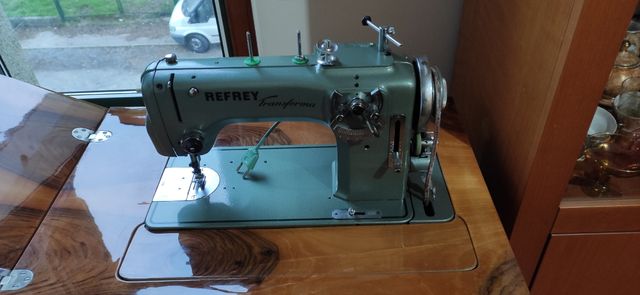 Vendo maquina de coser Refrey Transforma 427 Autom
