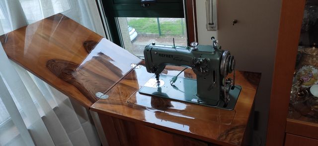Vendo maquina de coser Refrey Transforma 427 Autom