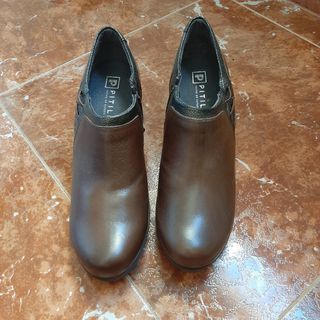 Botines marca Pitillos son de piel de segunda mano por 40 EUR en Almería en  WALLAPOP