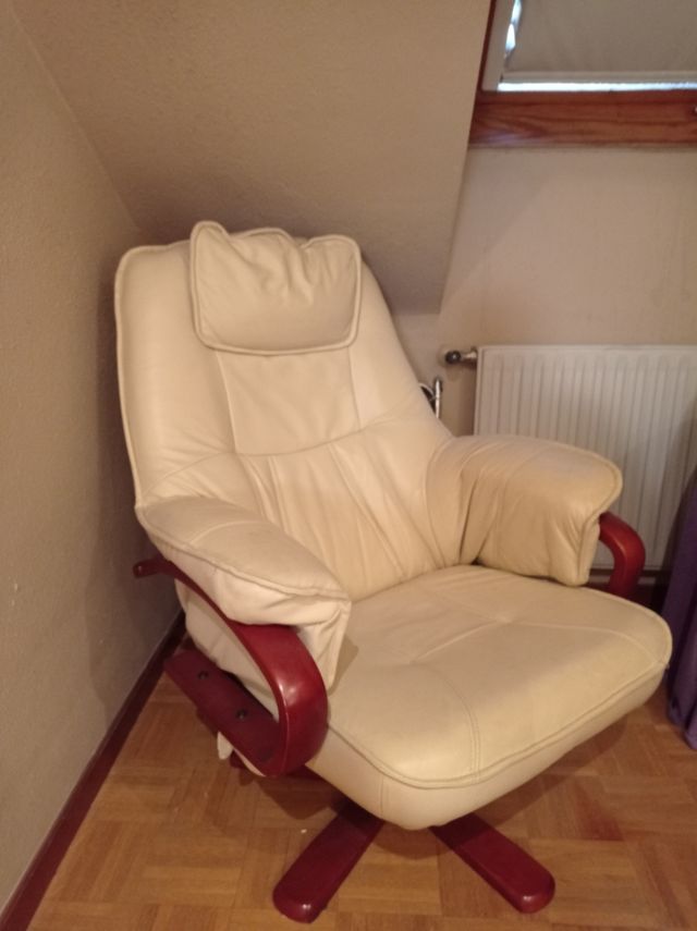 butaca polipiel  y madera