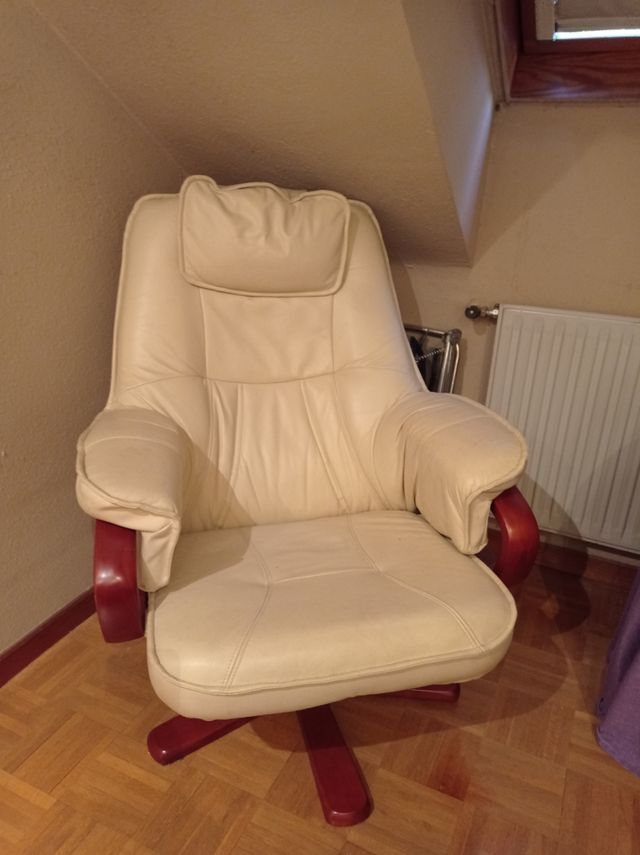 butaca polipiel  y madera