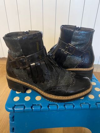 Botines mujer charol azul marino talla 35 de segunda mano por 5 EUR en  Fraga en WALLAPOP