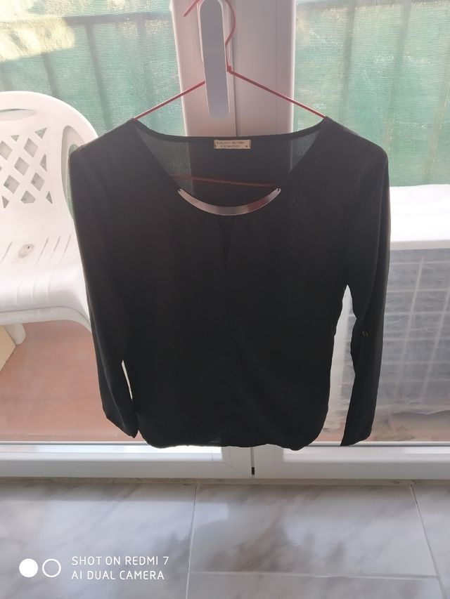 si te llevas 5 blusas12€, si son separadas 4€