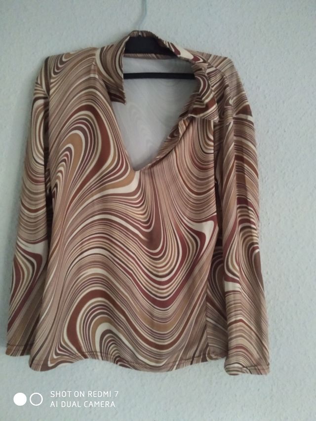 si te llevas 5 blusas12€, si son separadas 4€