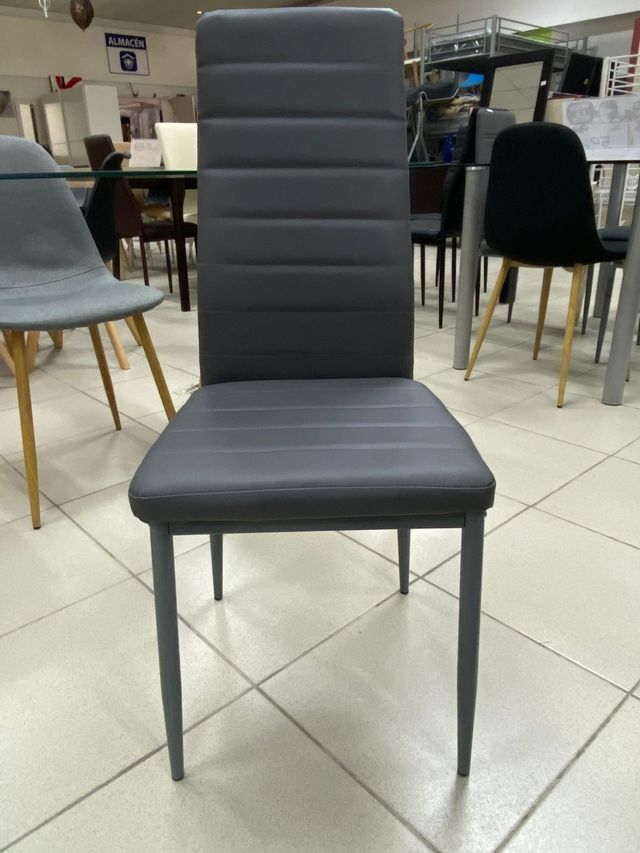 Mesa y 4 sillas disponibles en 3 colores