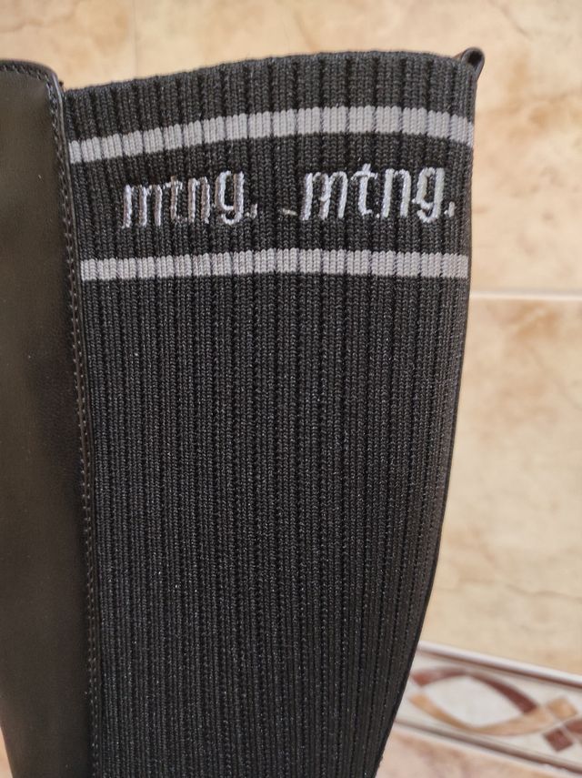 Botas Mustang tamanho 37.