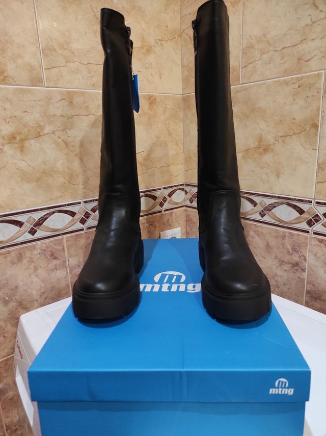 Botas Mustang tamanho 37.