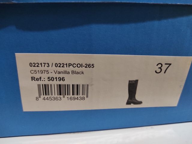 Botas Mustang tamanho 37.