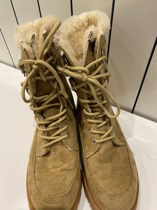 Botas pelo beige de segunda mano por 15 EUR en Donostia-San Sebastián en  WALLAPOP