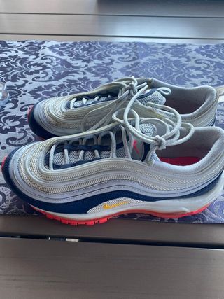 Zapatillas Nike Air Force 97 talla 40 de segunda mano por 55 EUR en Pozuelo  de Alarcón en WALLAPOP