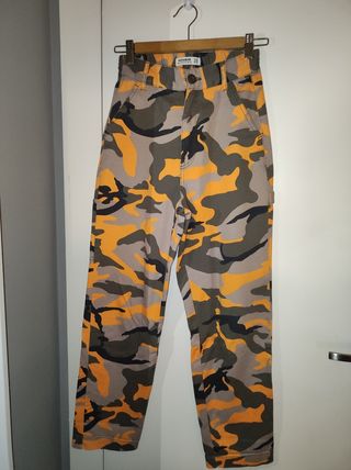 Pantalones de camuflaje PULL\u0026amp;BEAR XS de segunda mano por 5 EUR en  Sevilla en WALLAPOP