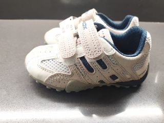 Zapatillas Geox Talla 24 Blanco de segunda mano por 28 EUR en Donostia-San  Sebastián en WALLAPOP