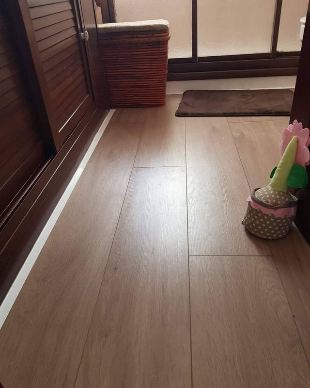 Suelo laminado, PVC y parquet de segunda mano por 10 EUR en Dos