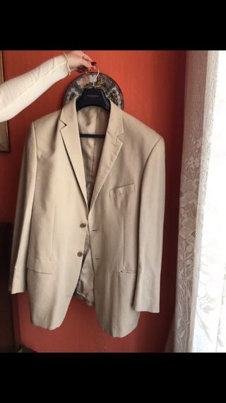 Traje de hombre beige de Adolfo Domínguez de segunda mano por 70 EUR en A  Coruña en WALLAPOP