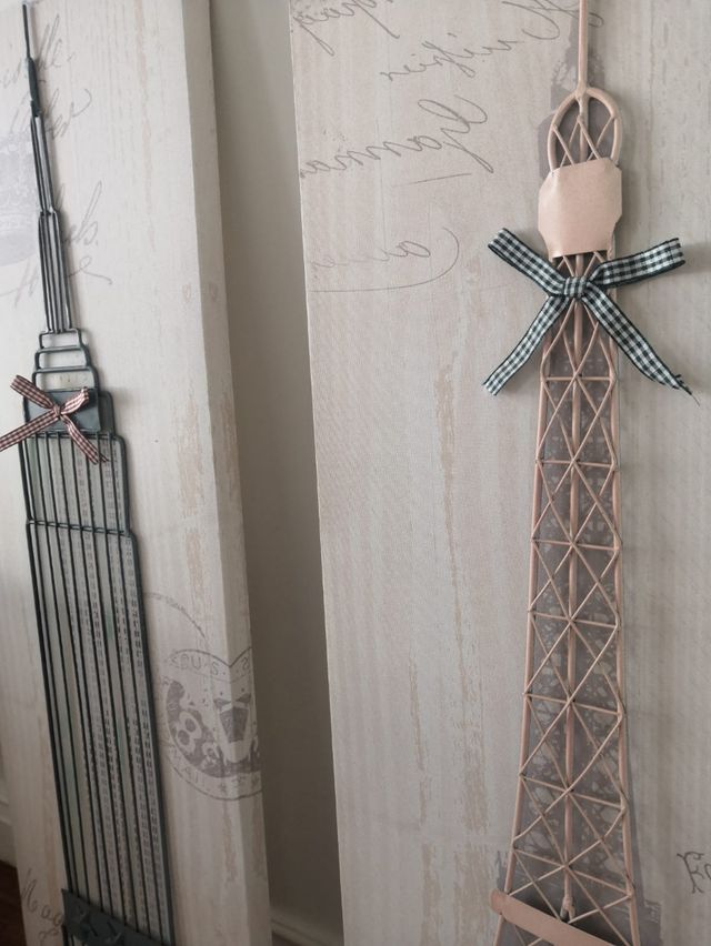 Pittura dell'Empire State Building e della Torre Eiffel