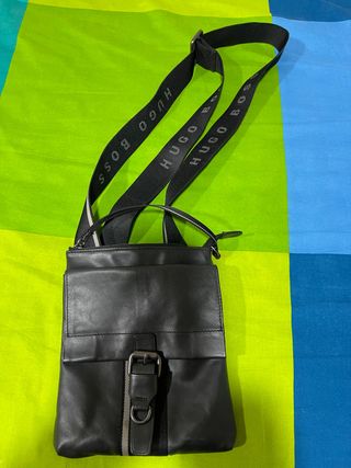 Bolso, bandolera, hombre Hugo Boss de segunda mano por 50 EUR en Granada en  WALLAPOP