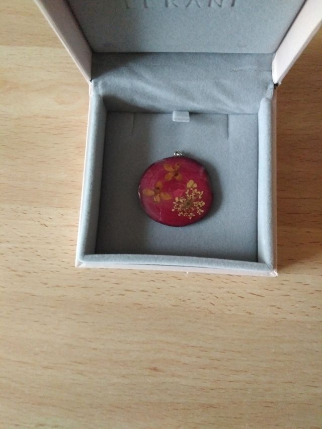 Colgante artesanal de madera