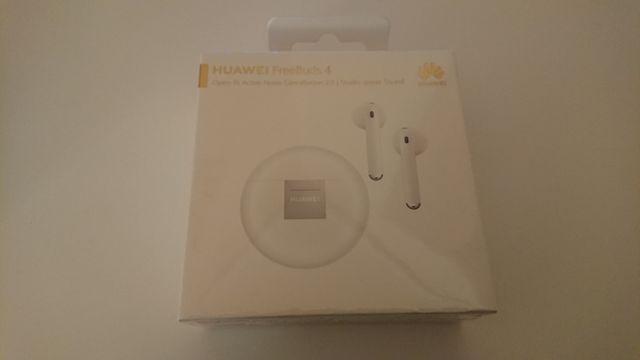 Huawei Band 6 negra y FreeBuds 4 sin abrir