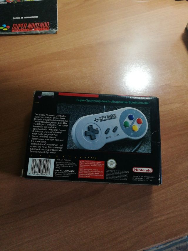 Caja con mando súper nintendo