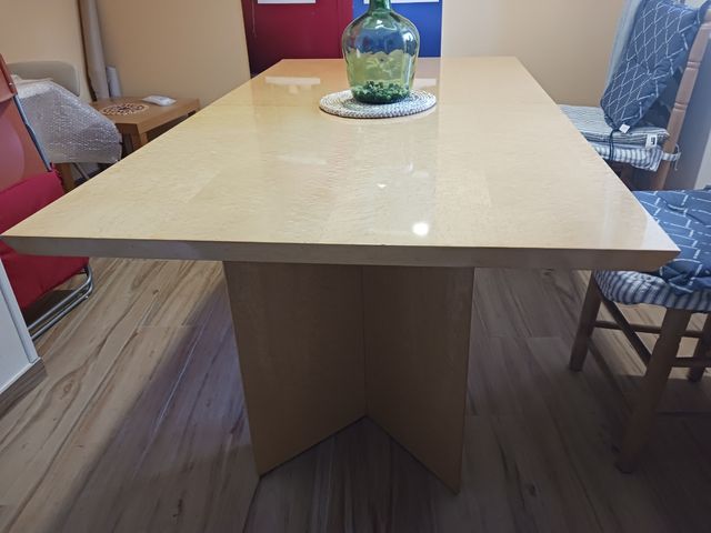 Mesa de comedor extensible diseño de Roche Bobois