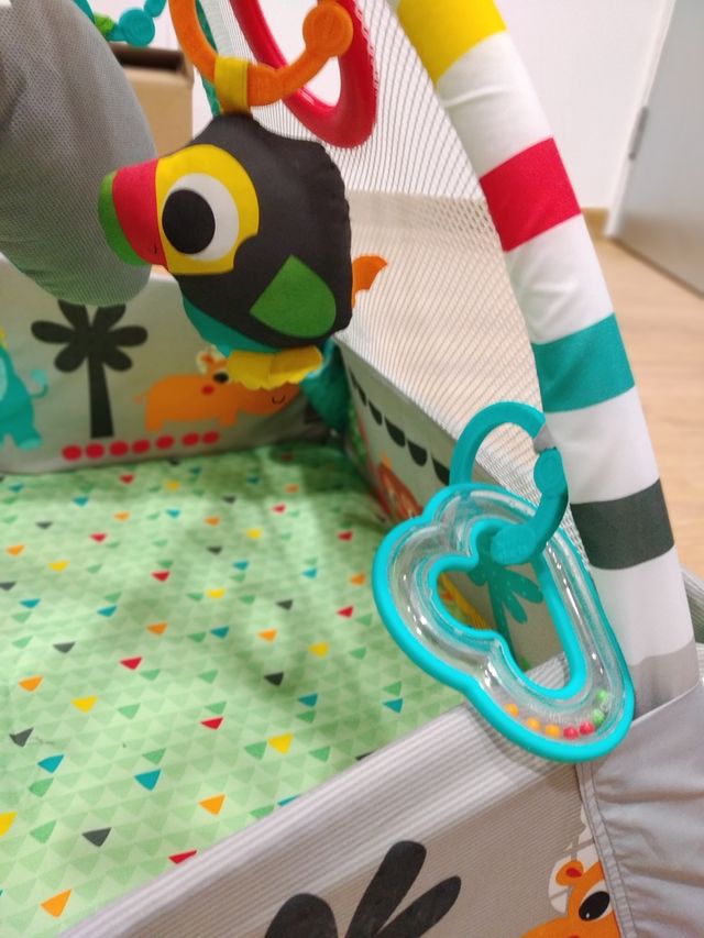 Gimnasio de actividades bebé