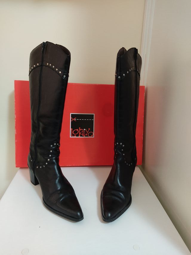 BOTAS PIEL- Laura Lor- negras 38 amplio