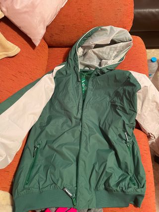 Chaqueta tipo chubasquero hombre talla xL de segunda mano por 5 EUR en  Churra Cabezo de Torres en WALLAPOP