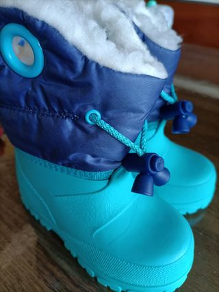 Botas descansos nieve bebe T20 de segunda mano por 5 EUR en Vilanova i la  Geltrú en WALLAPOP